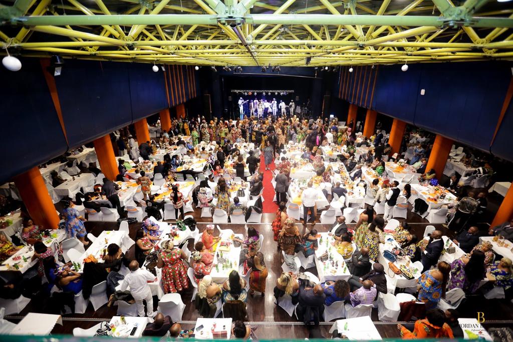 La soirée de gala  qu'organise chaque année l'association "femmes et intégration" draine beaucoup de personnes.  © Anderson Makedi