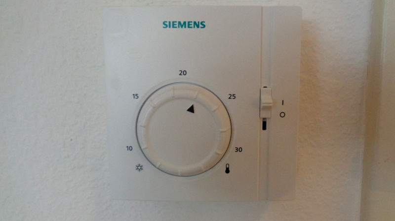 3. La mollette pour régler la température, elle est sur 22° mais on entend un déclic qui indique que le thermostat "bloque" à 19°