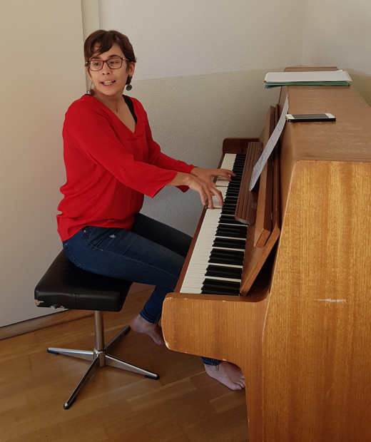 Amelia Combarros au piano. © Huguette Junod