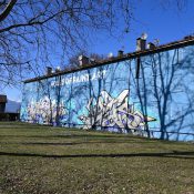 Vingt street artistes donne de la couleur à un immeuble de la route de Vernier
